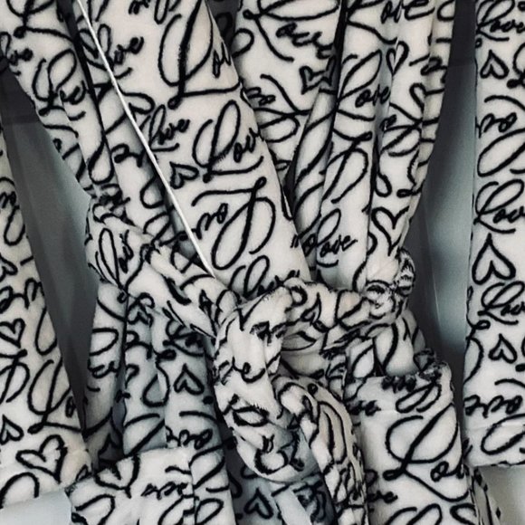 VICTORIA SECRET "Love & Hearts" Women's Short Bathrobe EUC Size M/L/G - Picture 8 of 10